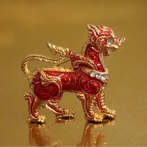 VNTG Singha Lion Rhinestones Brooch Gold Tone Foo Dog Pin Brooch Costume Jewelry